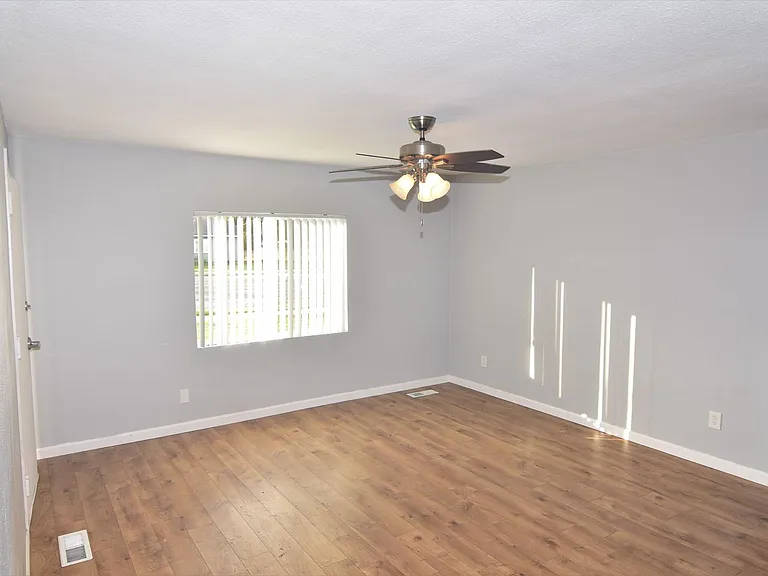 5320 SE 122nd Ave — Photo 43