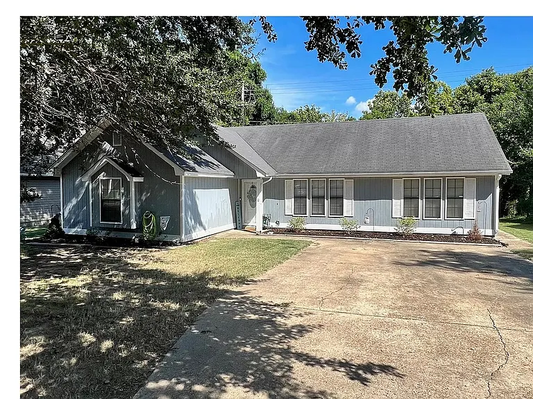 7802 Tumbling Creek Dr — Photo 5