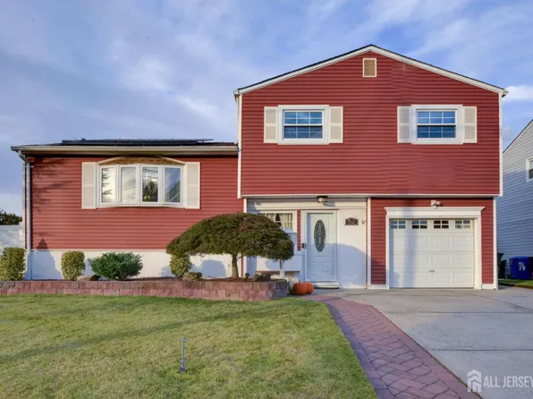52 Pinho Ave, Carteret, NJ 07008