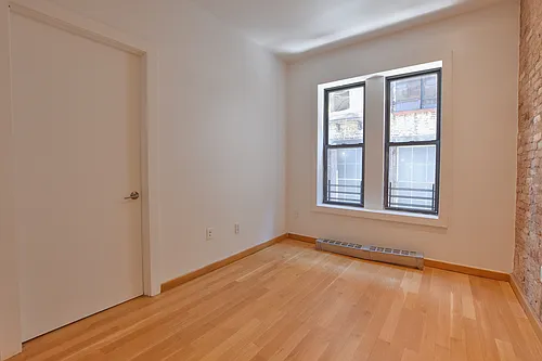 72 Thompson St Photo 1