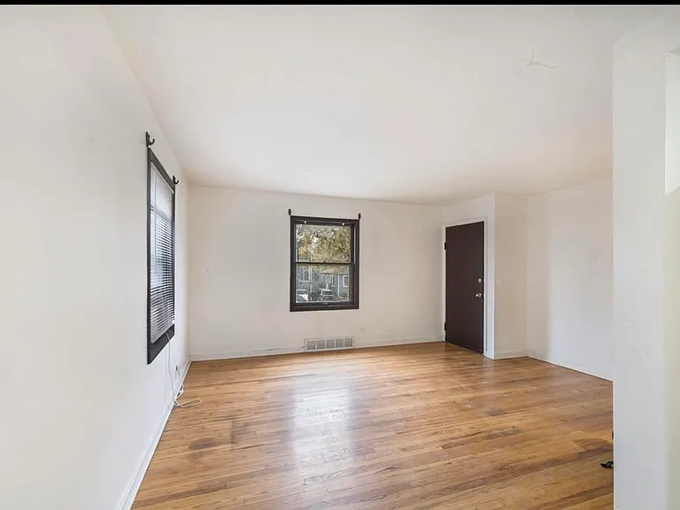 4520 Lafayette Ave #2 — Photo 2