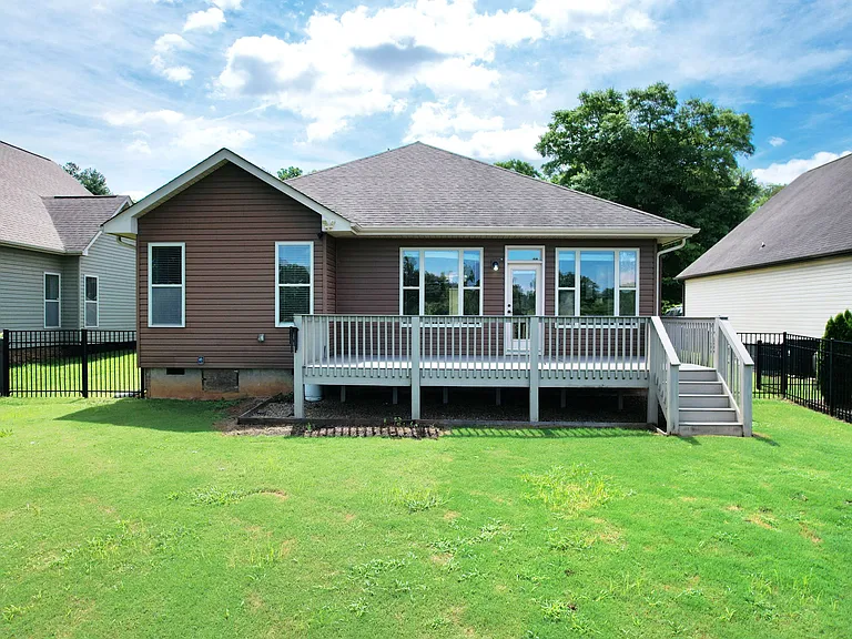 955 Dodie Dr — Photo 3