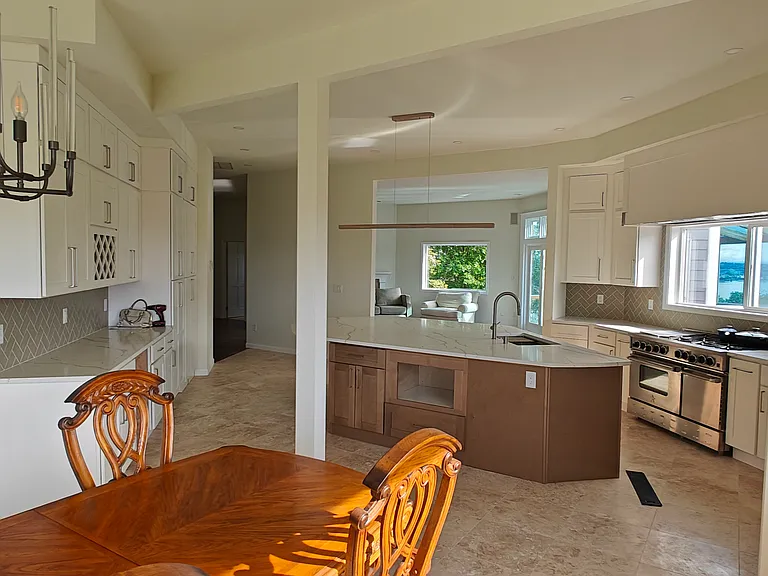 4522 Kennedy Rd NE — Photo 5
