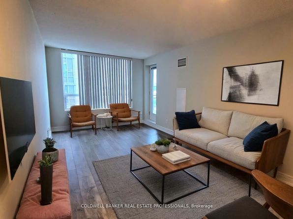 62 Suncrest Blvd #318, Markham, ON L3T 7Y6