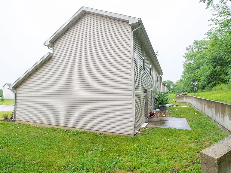 1413 Greensboro Dr — Photo 32
