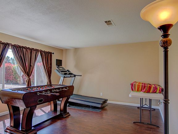 Family Room (game room)