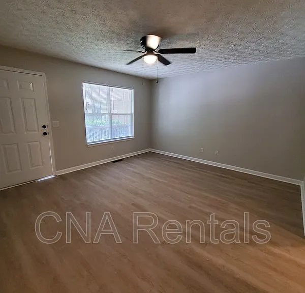 215 Green Acre Ln #B — Photo 2