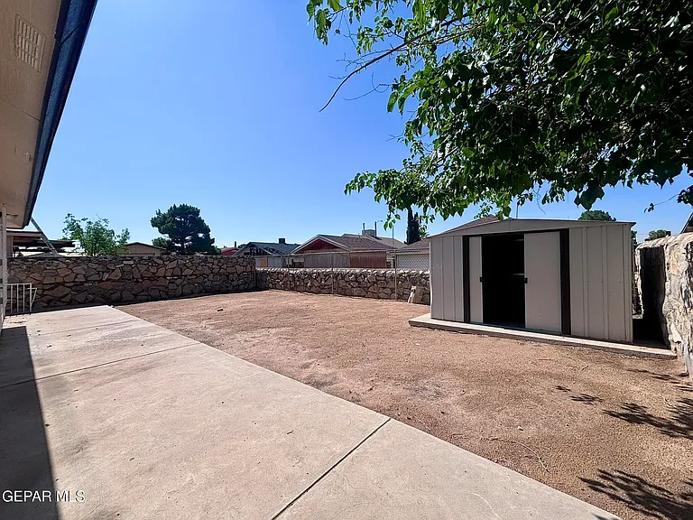 11924 Kings Guard Dr — Photo 16