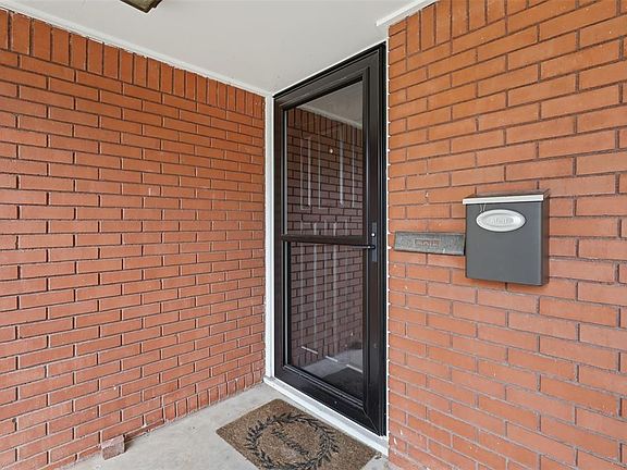 3rd image of 2311 W 10th Ave
