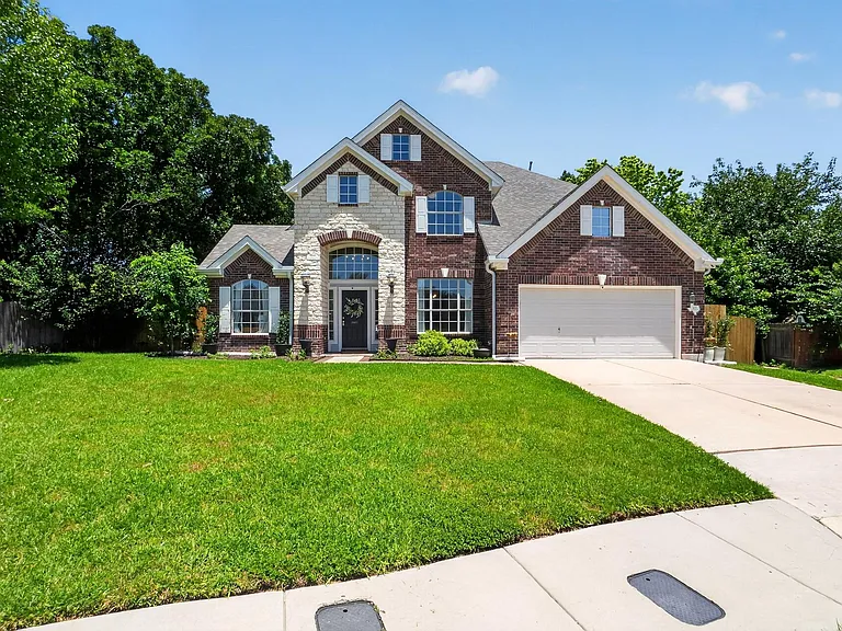 300 N Carriage Hills Dr — Photo 2