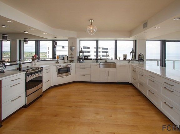4th image of 3000 N Atlantic Ave #40