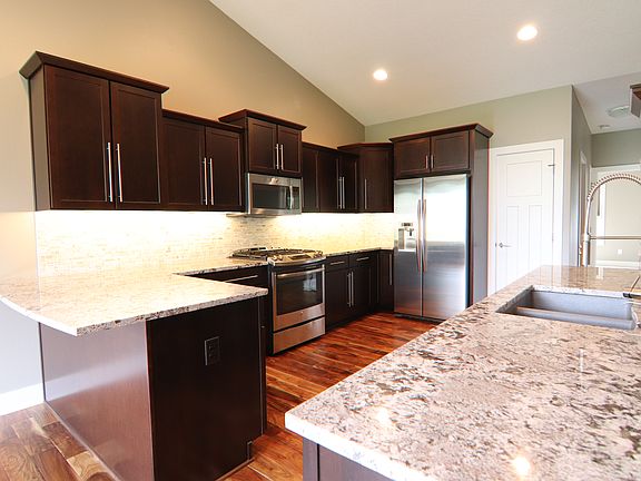 5th image of 14305 Oakwood Dr