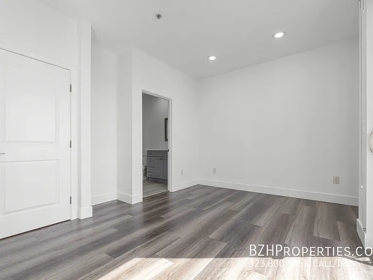 6006-6002 Klump Ave — Photo 20