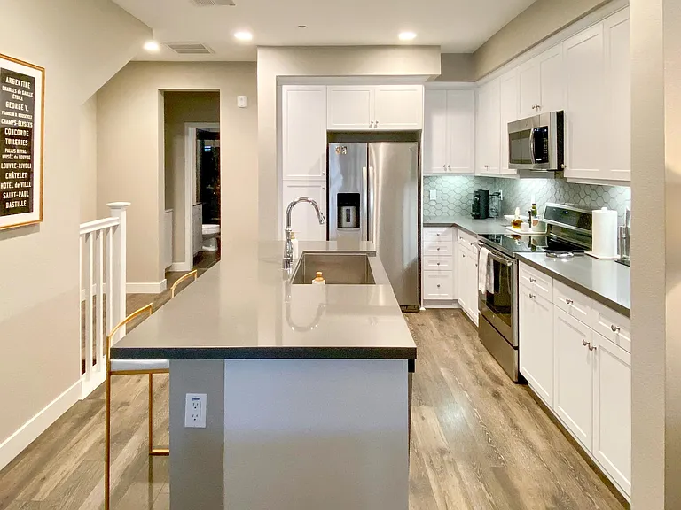 91 Sterling Ln — Photo 1