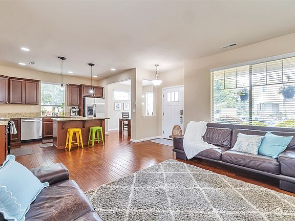 5th image of 1603 Amethyst Street SE