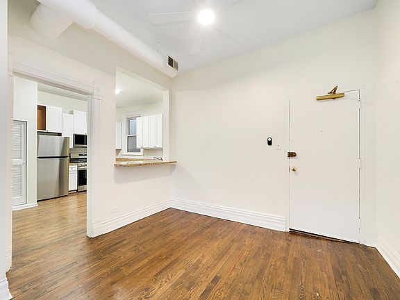 3rd image of 1359 N Wells St APT 4F