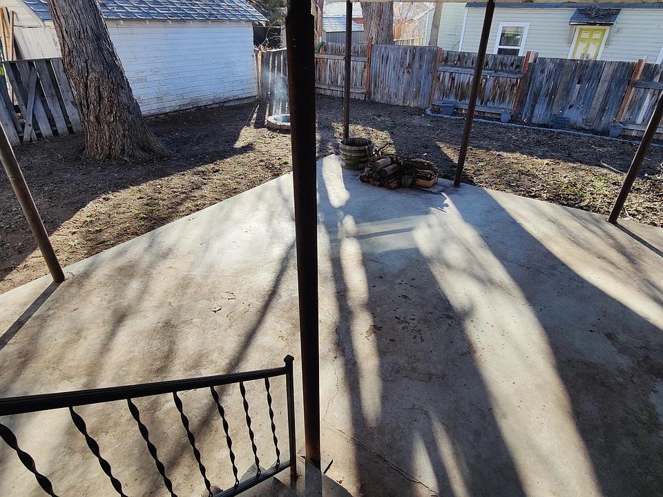 2nd image of 115 S Juniper St #B