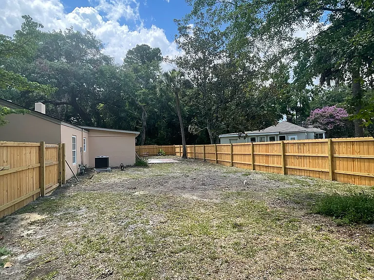1202 Macqueen Ave #A — Photo 6