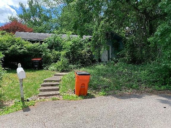 3rd image of 1395 N Howell Dr