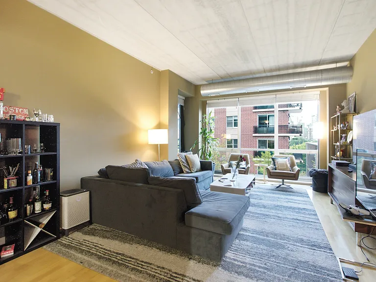 845 N Kingsbury #514 — Photo 3
