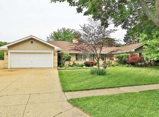 470 Ruskin Cir, Elk Grove Village, IL 60007