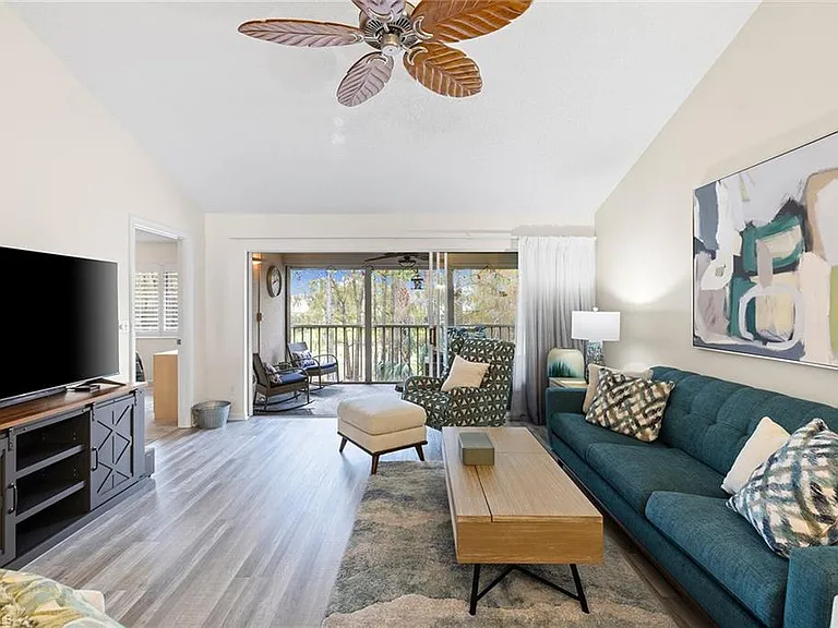 6900 Dennis Cir #J-205 — Photo 8