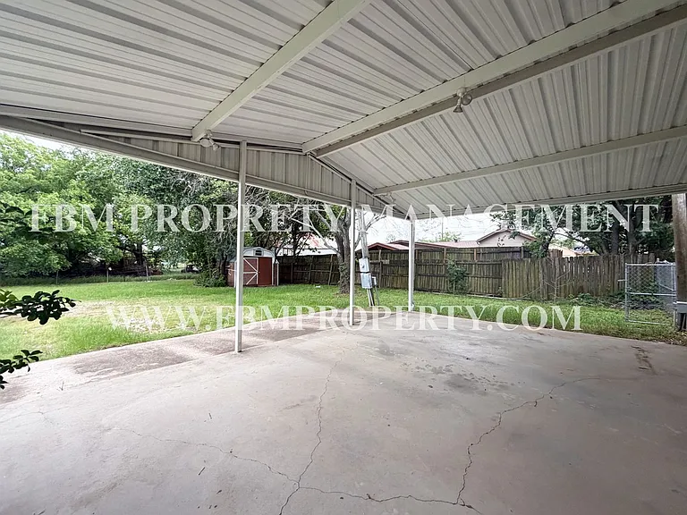 402 E College Ave — Photo 17