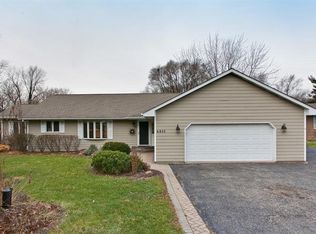 6401 Sands Rd, Crystal Lake, IL 60014