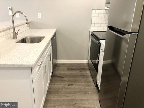 3rd image of 5546 Walton Ave #2