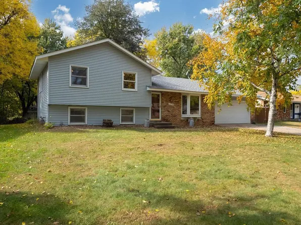 10136 Uplander St NW, Coon Rapids, MN 55433