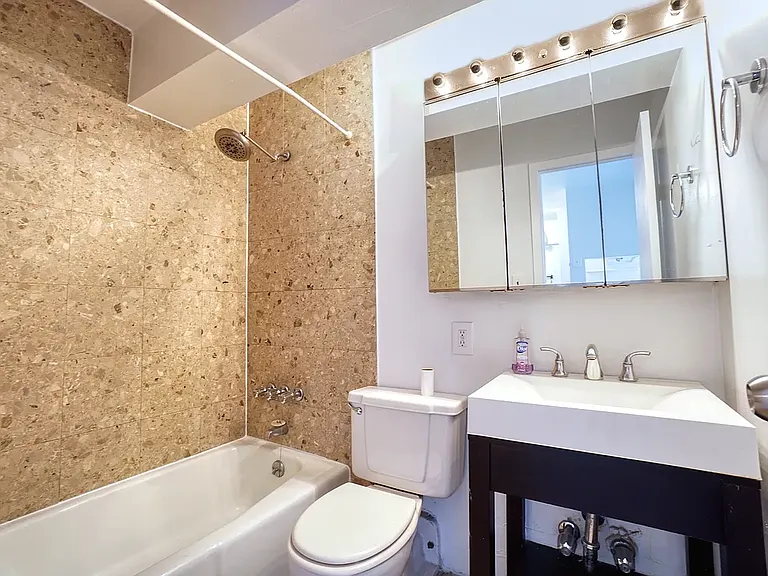 135 Division St #8C — Photo 7
