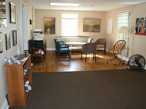 3rd image of 260 Abbott St