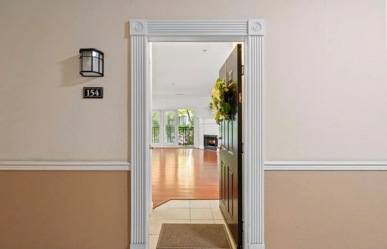 501 Hungerford Dr — Photo 2