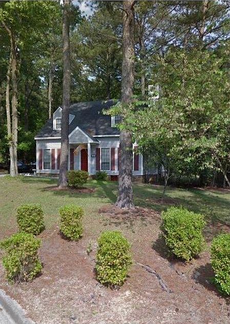 Welcome to 137 Glenora Drive!