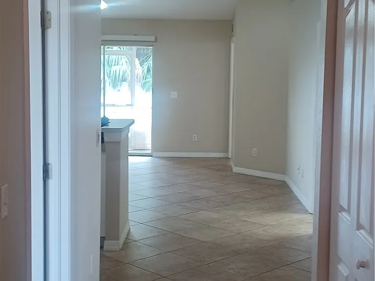 100 SW Trafalgar Pkwy #104 — Photo 2