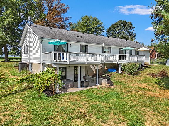 4th image of 121 Lake Village Dr