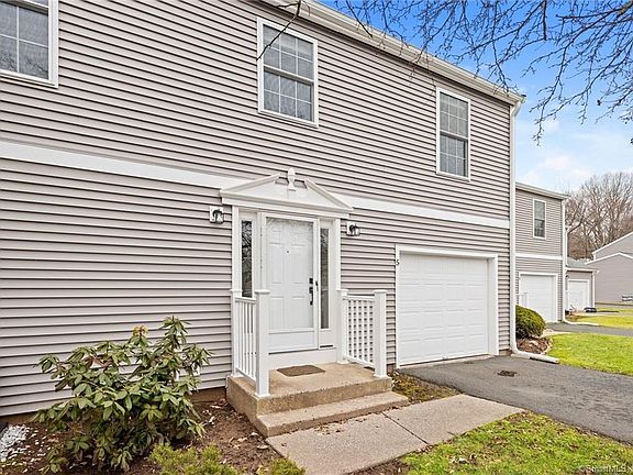 2nd image of 5 Old Oak Ct Unit 5