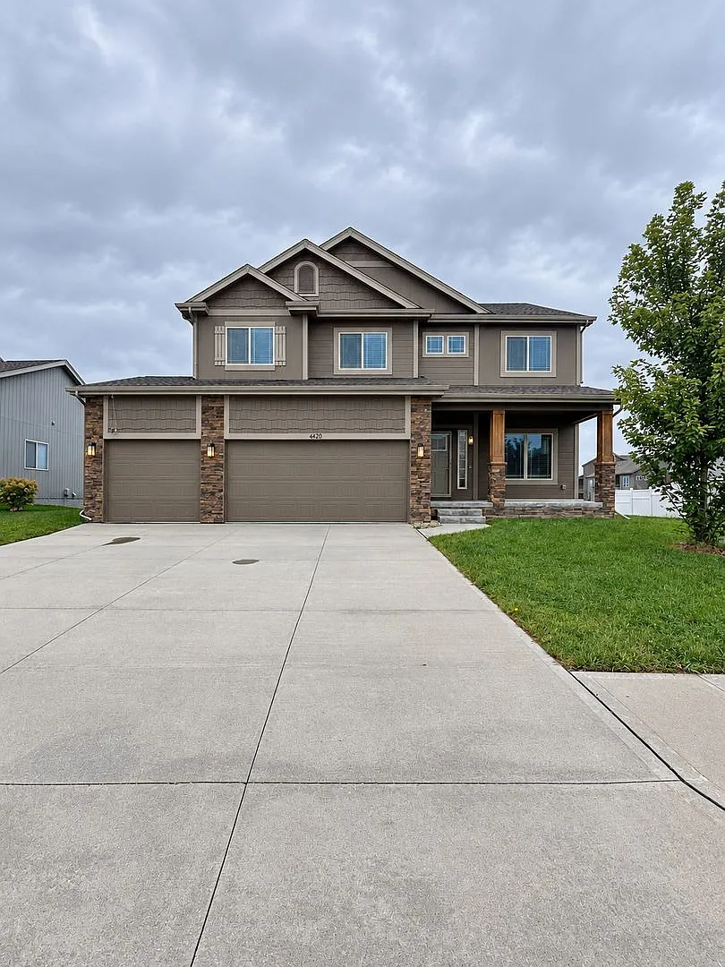 Room to Live, Work & Grow in Elkhorn! 4 Bedroom 3.5 Bath House! — Photo 1