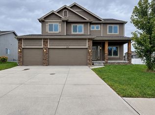 4620 N 180th Avenue Cir, Elkhorn, NE 68022