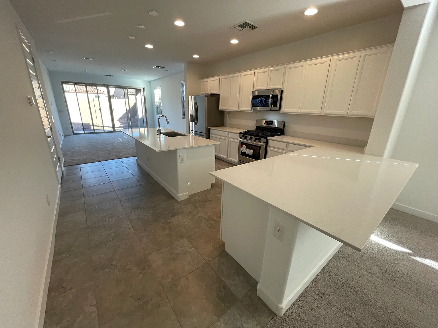 3 bed, 1650 sqft, $2,200 — Photo 4