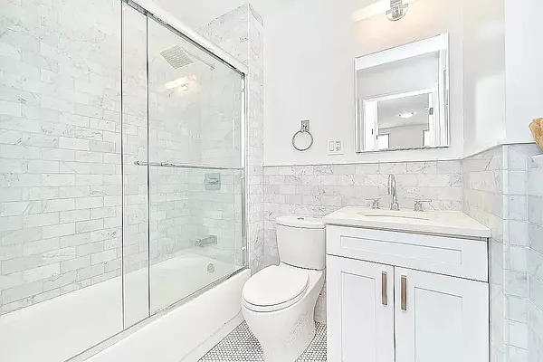 Bathroom, photo 1