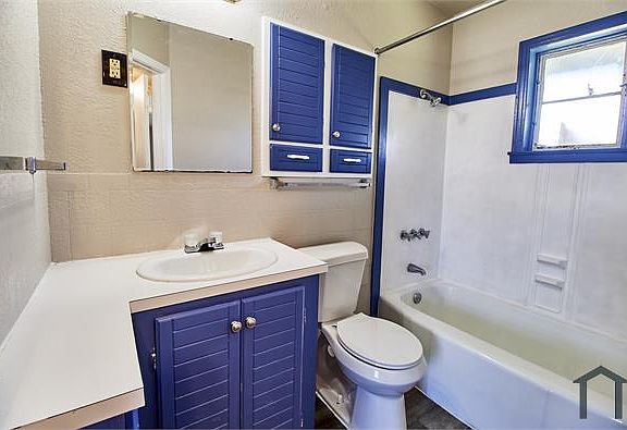 3rd image of 1504 Sherman Dr #201