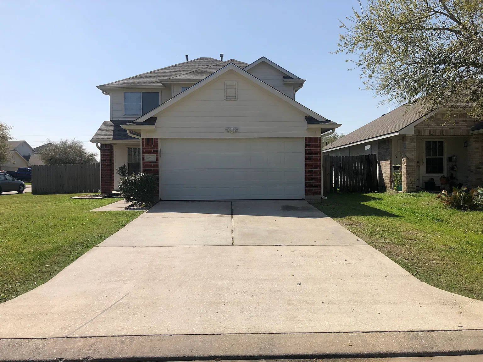 4 bed, 2.5 bath, 1838 sqft, $2,100 — Photo 1