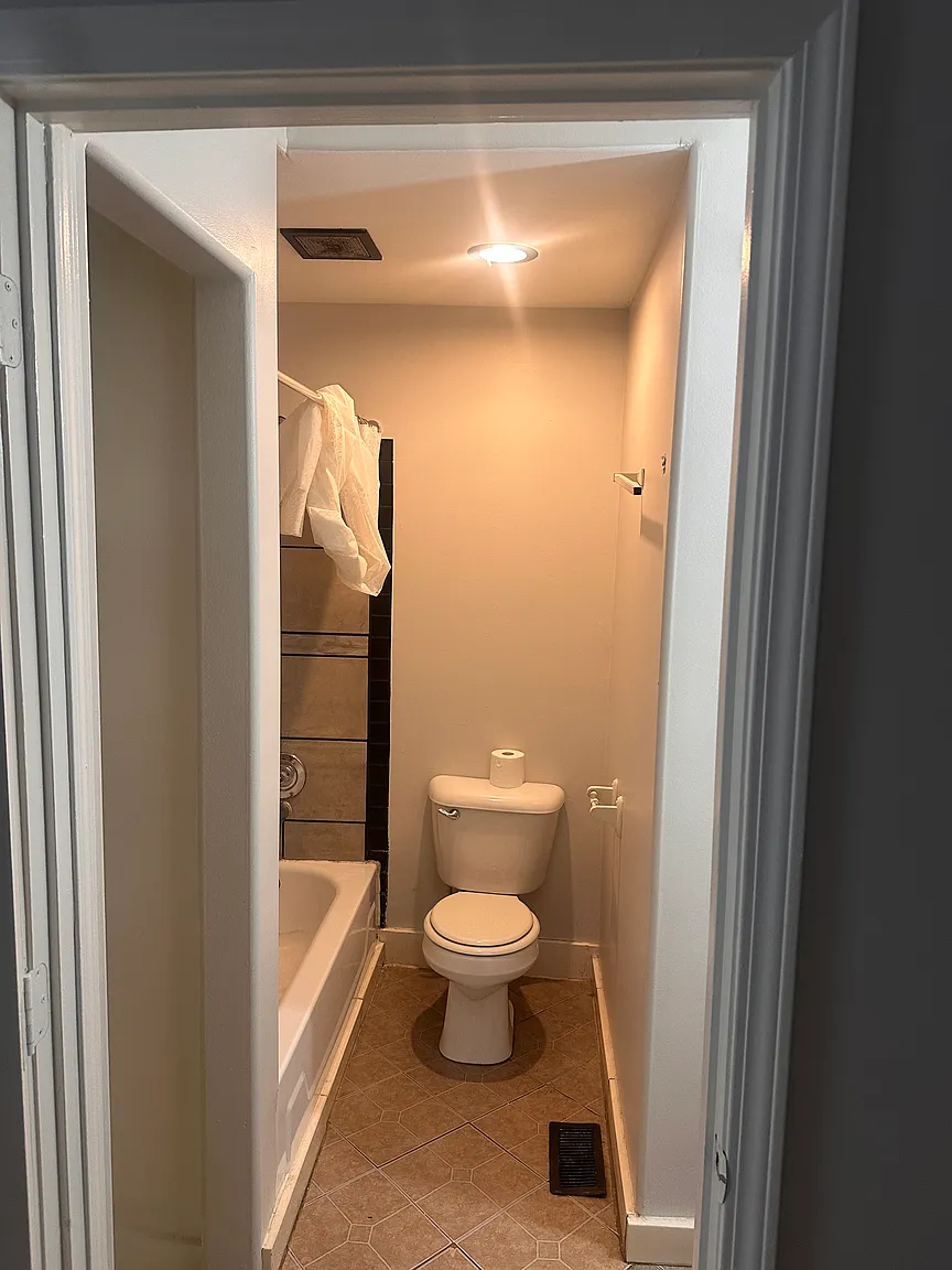 814 W Grove St #1 photo 1