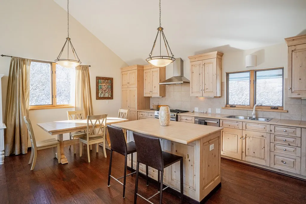 1 bed, 806 sqft, $5,900 — Photo 2