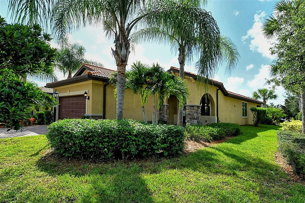 2 bed, 2.0 bath, 1348 sqft, $5,775 — Photo 2