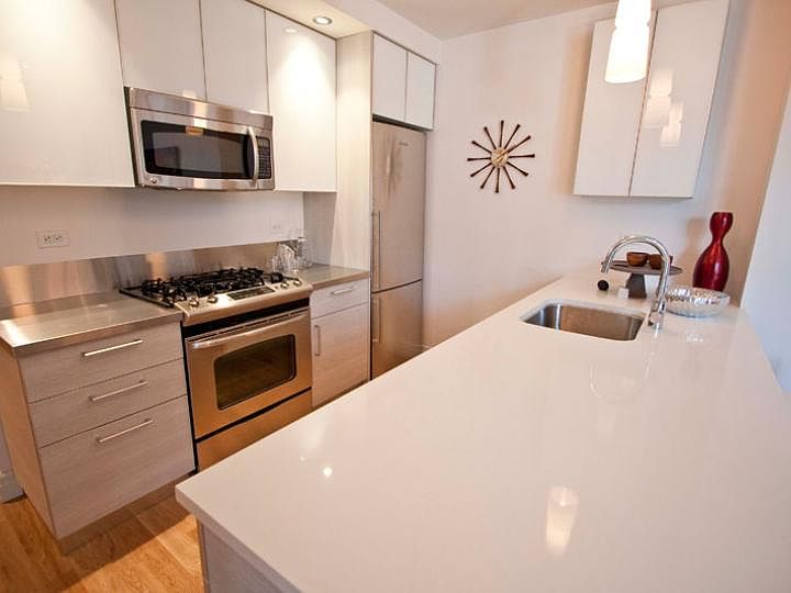 1st image of 550 W 54th St APT 1006
