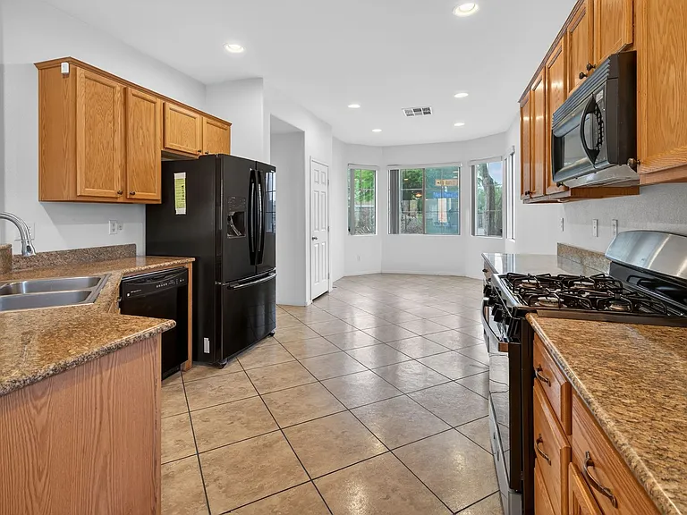 1704 Patrick Thomas Ct — Photo 5