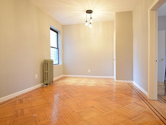 5th image of 481 Montgomery St APT 1R