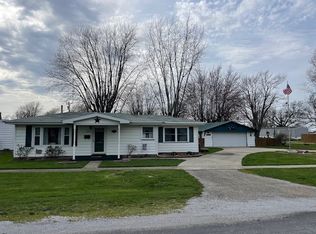 807 SW 3rd St, Casey, IL 62420